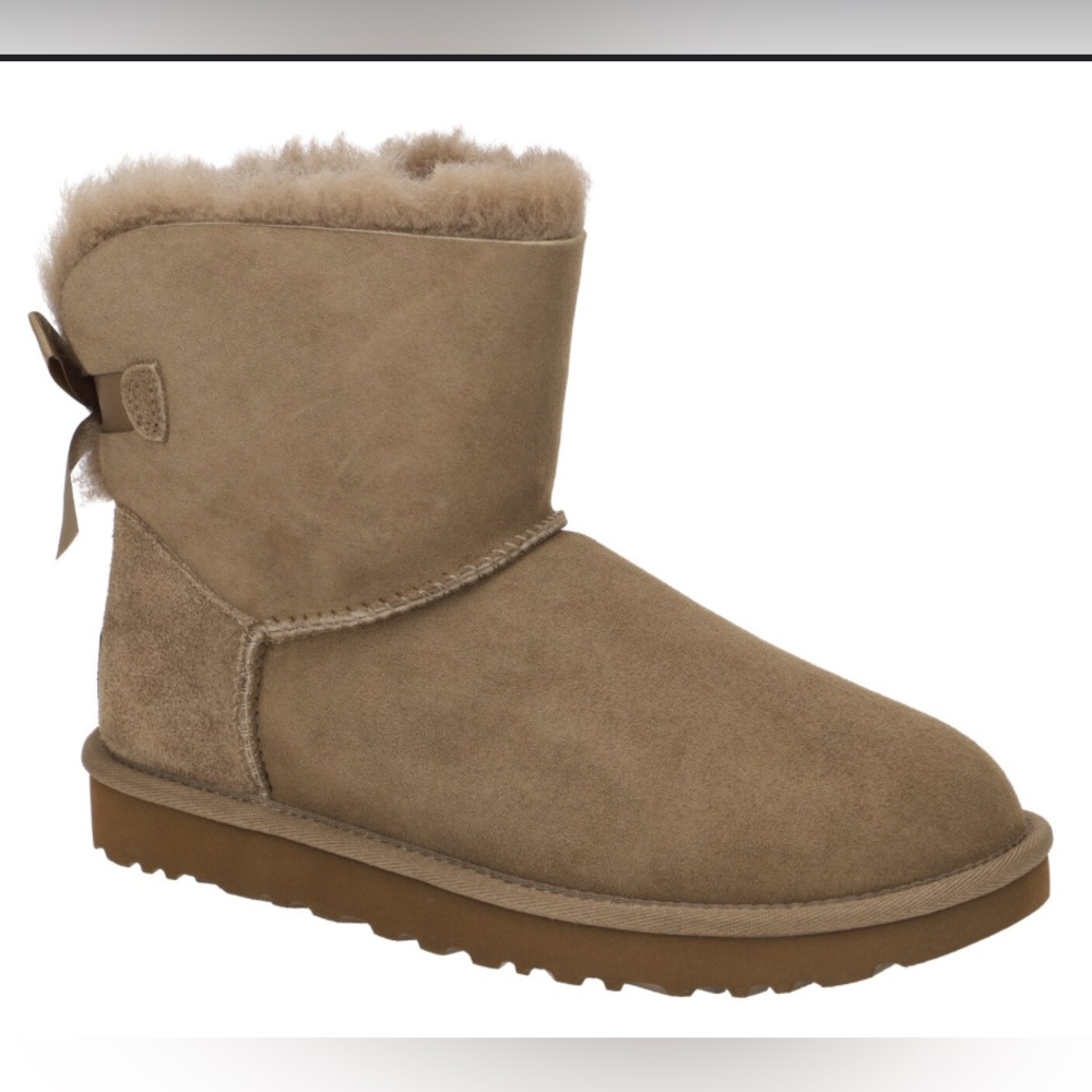 UGG Mini Bailey Bow Boots - Size 8 🤎 Excellent Condition ready to ship✅